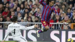 Ronaldinho provoca Sergio Ramos e lui risponde: siparietto social