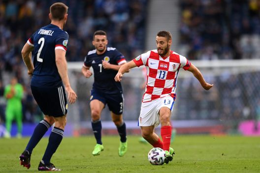 GLASGOW, SCOTLAND - JUNE 22: Nikola Vlasic of Croatia on the ball during the UEFA Euro 2020 Championship Group D match between Croatia and Scotland at Hampden Park on June 22, 2021 in Glasgow, Scotland. (Photo by Stu Forster/Getty Images) Calciomercato Torino, c’è il sì di Vlasic: si lavora per l’accordo col West Ham- immagine 2