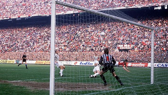 Mannari trafigge Tacconi... Mannari trafigge Tacconi...