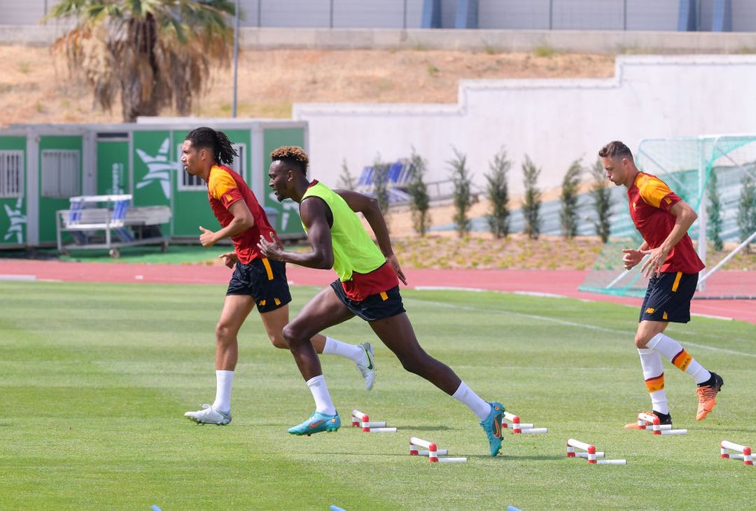 Roma in campo in Portogallo per l’allenamento mattutino – FOTO GALLERY - immagine 26