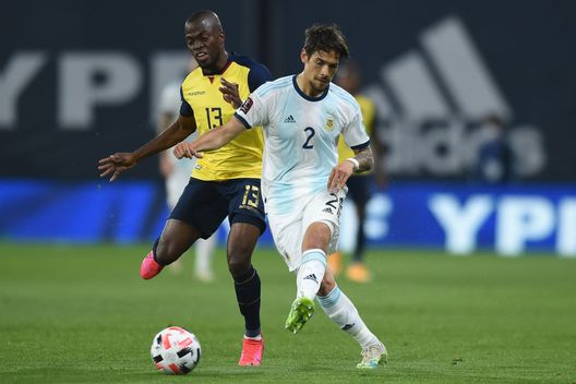 BUENOS AIRES, ARGENTINA - OCTOBER 08: Lucas Martinez Quarta of Argentina and Enner Valencia of Ecuador vie for the ball during a match between Argentina and Ecuador as part of South American Qualifiers for Qatar 2022 at Estadio Alberto J. Armando on October 08, 2020 in Buenos Aires, Argentina. (Photo by Marcelo Endelli/Getty Images) BUENOS AIRES, ARGENTINA - OCTOBER 08: Lucas Martinez Quarta of Argentina and Enner Valencia of Ecuador vie for the ball during a match between Argentina and Ecuador as part of South American Qualifiers for Qatar 2022 at Estadio Alberto J. Armando on October 08, 2020 in Buenos Aires, Argentina. (Photo by Marcelo Endelli/Getty Images)