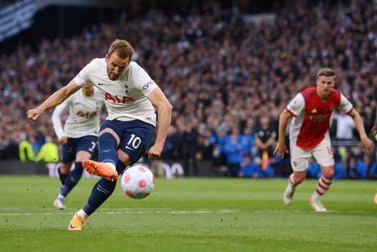 (Photo by Mike Hewitt/Getty Images) Harry Kane nel North London Derby, 13 gol in 15 partite: Arsenal-Tottenham, il suo regno- immagine 2