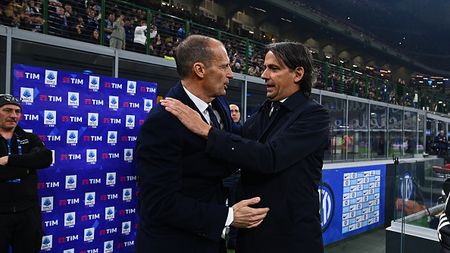 MILAN, ITALY - MARCH 19: Head coach of FC Internazionale Simone Inzaghi shakes hand with head coach of Juventus Massimiliano Allegri before the Serie A match between FC Internazionale and Juventus at Stadio Giuseppe Meazza on March 19, 2023 in Milan, Italy. (Photo by Mattia Ozbot - Inter/Inter via Getty Images)