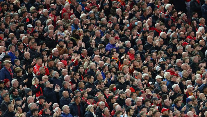 Liverpool-Manchester United, l’Anfield si unisce intorno al lutto di CR7 - immagine 1