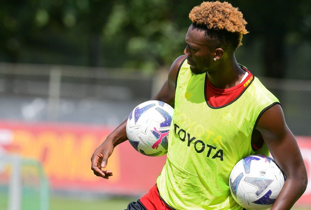 La Roma lavora sotto il sole di Trigoria – FOTO GALLERY - immagine 31