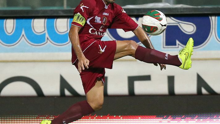 REGGIO CALABRIA, ITALY - SEPTEMBER 12: David Di Michele of Reggina during the Lega Pro match between Reggina Calcio and ACR Messina at Stadio Oreste Granillo on September 12, 2014 in Reggio Calabria, Italy. (Photo by Maurizio Lagana/Getty Images) REGGIO CALABRIA, ITALY - SEPTEMBER 12: David Di Michele of Reggina during the Lega Pro match between Reggina Calcio and ACR Messina at Stadio Oreste Granillo on September 12, 2014 in Reggio Calabria, Italy. (Photo by Maurizio Lagana/Getty Images)