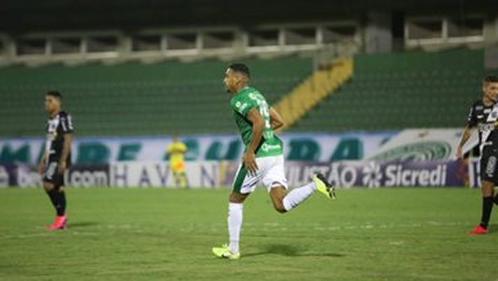 Ti ho appena battuto e te lo ricordo durante la sosta forzata: è il messaggio del Guarani al Ponte Preta Ti ho appena battuto e te lo ricordo durante la sosta forzata: è il messaggio del Guarani al Ponte Preta