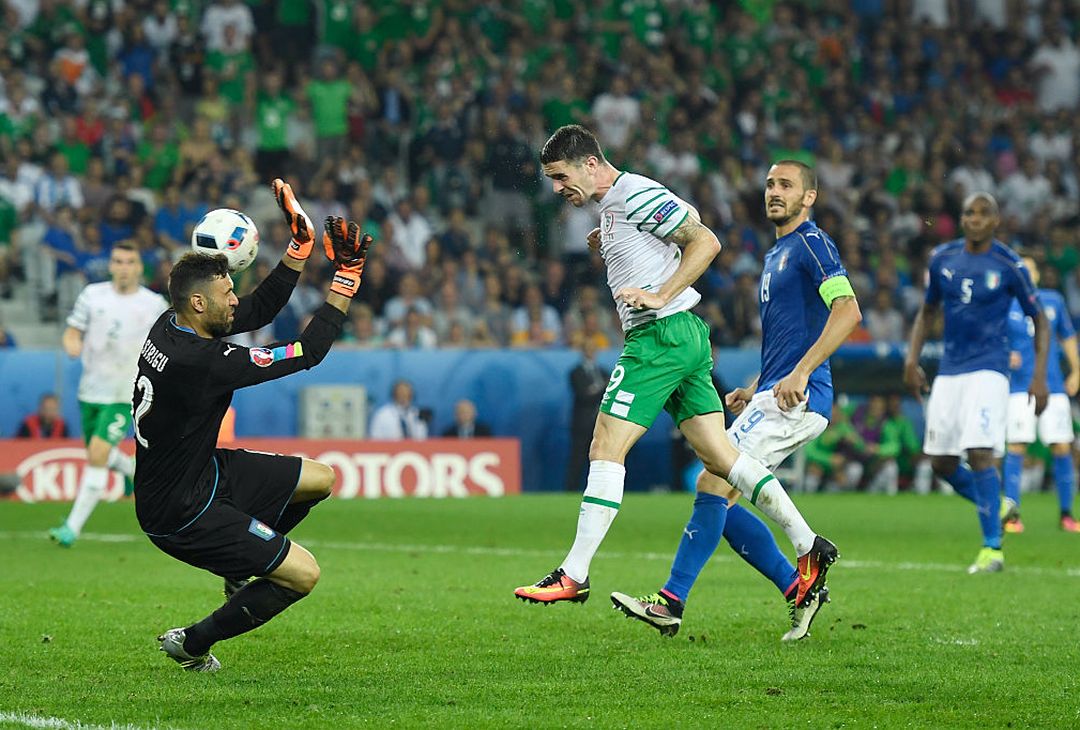  LILLE, FRANCE - JUNE 22:  Robbie Brady of Republic of Ireland heads the ball to score the opening goal past Salvatore Sirigu of Italy during the UEFA EURO 2016 Group E match between Italy and Republic of Ireland at Stade Pierre-Mauroy on June 22, 2016 in Lille, France.  (Photo by Mike Hewitt/Getty Images) 