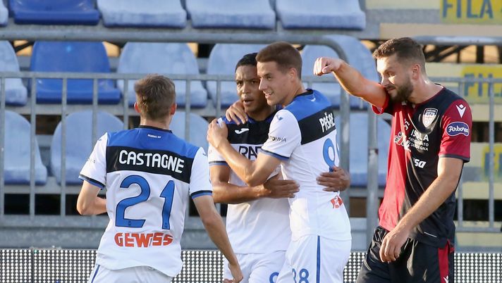 CAGLIARI, ITALY - JULY 05: Luis Muriel (2nd L) of Atalanta celebrates his goal 0-1 during the Serie A match between Cagliari Calcio and Atalanta BC at Sardegna Arena on July 5, 2020 in Cagliari, Italy. (Photo by Enrico Locci/Getty Images) CAGLIARI, ITALY - JULY 05: Luis Muriel (2nd L) of Atalanta celebrates his goal 0-1 during the Serie A match between Cagliari Calcio and Atalanta BC at Sardegna Arena on July 5, 2020 in Cagliari, Italy. (Photo by Enrico Locci/Getty Images)