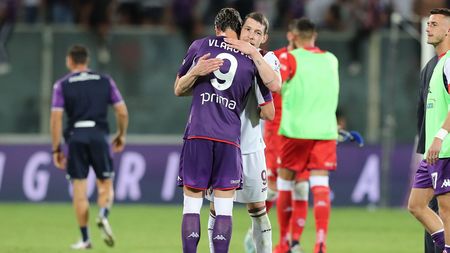 FLORENCE, ITALY - AUGUST 28: Andrea Belotti of Torino FC and Dusan Vlahovic of ACF Fiorentina during the Serie A match between ACF Fiorentina and Torino FC at Stadio Artemio Franchi on August 28, 2021 in Florence, Italy (Photo by Gabriele Maltinti/Getty Images) FLORENCE, ITALY - AUGUST 28: Andrea Belotti of Torino FC and Dusan Vlahovic of ACF Fiorentina during the Serie A match between ACF Fiorentina and Torino FC at Stadio Artemio Franchi on August 28, 2021 in Florence, Italy (Photo by Gabriele Maltinti/Getty Images)