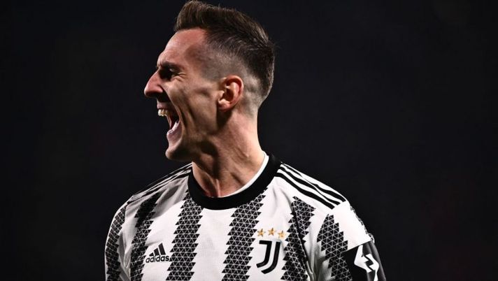 Juventus' Polish forward Arkadiusz Milik reacts after missing a goal opportunity during the Italian Serie A football match between Cremonese and Juventus on January 4, 2023 at the Giovanni-Zini stadium in Cremona. (Photo by Marco BERTORELLO / AFP) (Photo by MARCO BERTORELLO/AFP via Getty Images) Di Marzio: “Milik, ecco i termini per il riscatto da parte della Juve: inevitabile se…” - immagine 1