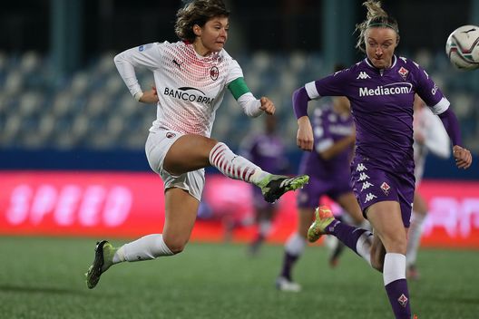 CHIAVARI, ITALY - JANUARY 06: Valentina Giacinti of AC Milan Women scores the opening goal during the Women's Super Cup semifinal match between ACF Fiorentina v AC Milan at on December 6, 2020 in Chiavari, Italy. (Photo by Gabriele Maltinti/Getty Images) CHIAVARI, ITALY - JANUARY 06: Valentina Giacinti of AC Milan Women scores the opening goal during the Women's Super Cup semifinal match between ACF Fiorentina v AC Milan at on December 6, 2020 in Chiavari, Italy. (Photo by Gabriele Maltinti/Getty Images)