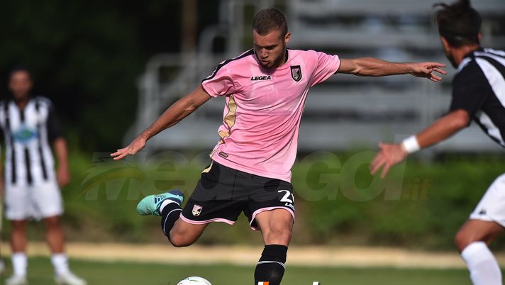 PALERMO, ITALY - AUGUST 18:  George Puscas of Palermo in action during the pre-season friendly match between US Citta' di Palermo and Sicula Leonzio at Carmelo Onorato training center on August 18, 2018 in Palermo, Italy.  (Photo by Tullio M. Puglia/Getty Images)  PALERMO, ITALY - AUGUST 18:  George Puscas of Palermo in action during the pre-season friendly match between US Citta' di Palermo and Sicula Leonzio at Carmelo Onorato training center on August 18, 2018 in Palermo, Italy.  (Photo by Tullio M. Puglia/Getty Images)