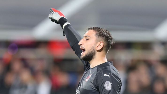 FLORENCE, ITALY - MAY 11: Gianluigi Donnarumma of AC Milan reacts during the Serie A match between ACF Fiorentina and AC Milan at Stadio Artemio Franchi on May 11, 2019 in Florence, Italy. (Photo by Gabriele Maltinti/Getty Images) ULTIME DAI CAMPI – Cambia la Roma! Gigio c’è, Nainggolan, Gomez, Ospina, out Calhanoglu - immagine 1