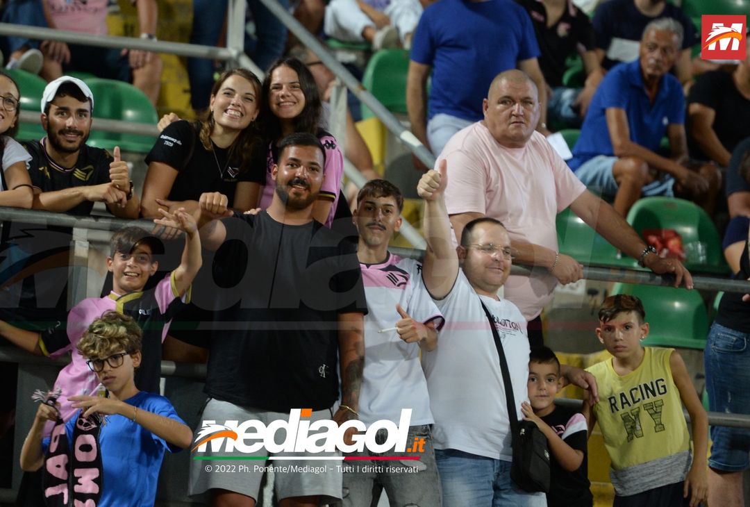 FOTOTIFO, Palermo-Genoa 1-0: i tifosi allo stadio “Renzo Barbera” (Gallery) - immagine 21