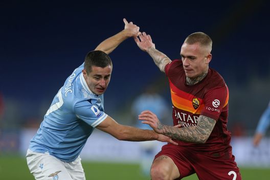 (Photo by Paolo Bruno/Getty Images) La Meloni si cala nel clima derby: ma tifa Roma o è “lazialissima”?- immagine 2