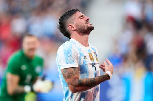 PAMPLONA, SPAIN - JUNE 05: Rodrigo De Paul of Argentina reacts during the international friendly match between Argentina and Estonia at Estadio El Sadar on June 05, 2022 in Pamplona, Spain. (Photo by Juan Manuel Serrano Arce/Getty Images) Argentina, De Paul: “Spero che il Mondiale non inizi mai, la pressione da gestire sarà enorme” - immagine 1