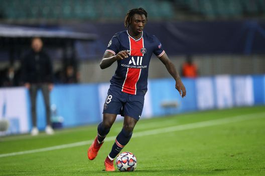 LEIPZIG, GERMANY - NOVEMBER 04: Moise Kean of Paris Saint-Germain controls the ball during the UEFA Champions League Group H stage match between RB Leipzig and Paris Saint-Germain at Red Bull Arena on November 04, 2020 in Leipzig, Germany. (Photo by Maja Hitij/Getty Images) LEIPZIG, GERMANY - NOVEMBER 04: Moise Kean of Paris Saint-Germain controls the ball during the UEFA Champions League Group H stage match between RB Leipzig and Paris Saint-Germain at Red Bull Arena on November 04, 2020 in Leipzig, Germany. (Photo by Maja Hitij/Getty Images)