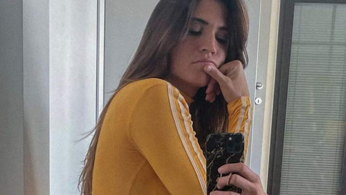 Carolina Marcialis fa impazzire i social. Lady Cassano in grande forma, lato B super  Carolina Marcialis fa impazzire i social. Lady Cassano in grande forma, lato B super