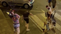 Inghilterra-Galles, botte da orbi tra tifosi a colpi di sedie e tavoli (video)