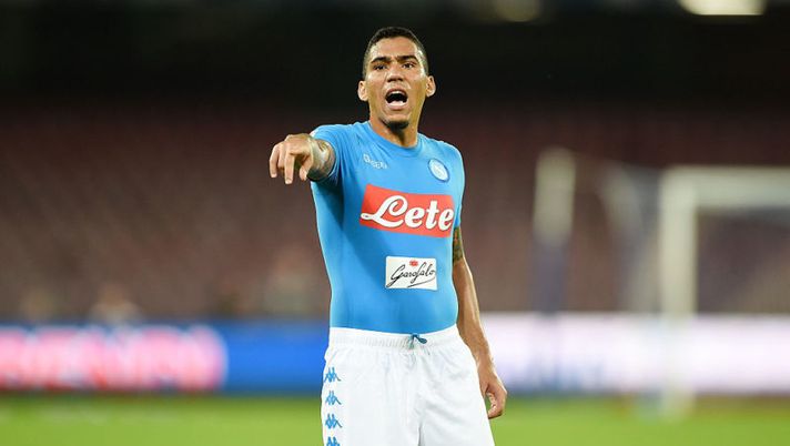 NAPLES, ITALY - OCTOBER 26: Allan Marques Loureiro of Napoli in action during the Serie A match between SSC Napoli and Empoli FC at Stadio San Paolo on October 26, 2016 in Naples, Italy. (Photo by Francesco Pecoraro/Getty Images) Napoli, novità dall’allenamento: si ferma Jorginho! E le condizioni di Allan… - immagine 1