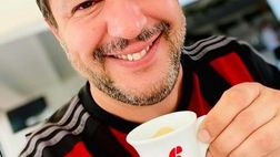 Salvini, caffè con la maglia del Milan: la foto sui social