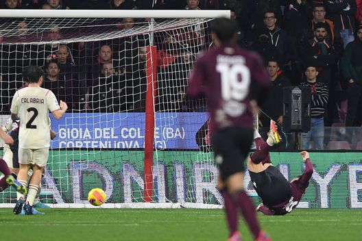 Il gol di Bonazzoli in rovesciata Il gol di Bonazzoli in rovesciata