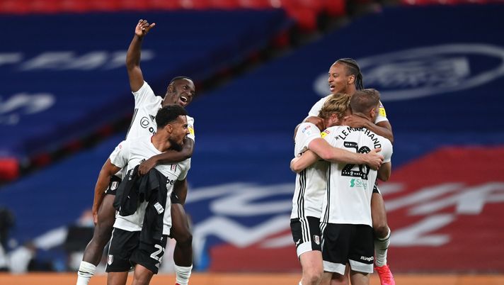 LONDON, ENGLAND - AUGUST 04: Fulham celebrate victory and promotion to the Premier League after winning the during the Sky Bet Championship Play Off Final match between Brentford and Fulham at Wembley Stadium on August 04, 2020 in London, England. Football Stadiums around Europe remain empty due to the Coronavirus Pandemic as Government social distancing laws prohibit fans inside venues resulting in all fixtures being played behind closed doors. (Photo by Shaun Botterill/Getty Images) LONDON, ENGLAND - AUGUST 04: Fulham celebrate victory and promotion to the Premier League after winning the during the Sky Bet Championship Play Off Final match between Brentford and Fulham at Wembley Stadium on August 04, 2020 in London, England. Football Stadiums around Europe remain empty due to the Coronavirus Pandemic as Government social distancing laws prohibit fans inside venues resulting in all fixtures being played behind closed doors. (Photo by Shaun Botterill/Getty Images)