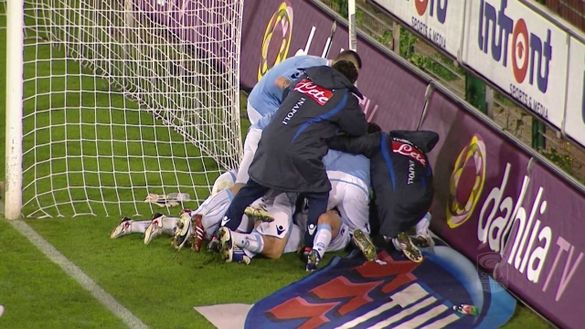 Bogliacino fa il 3-3, Cagliari Napoli Bogliacino fa il 3-3, Cagliari Napoli