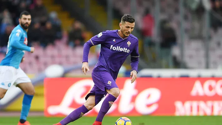NAPLES, ITALY - DECEMBER 10:  Cyril Thereau of ACF Fiorentina in action during the Serie A match between SSC Napoli and ACF Fiorentina at Stadio San Paolo on December 10, 2017 in Naples, Italy.  (Photo by Francesco Pecoraro/Getty Images)