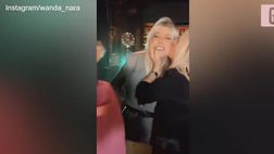 VIDEO / Wanda Nara compie gli anni, la torta è a forma di borsa!