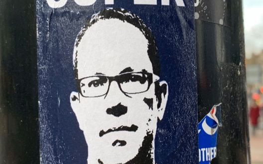 Giornalista sportivo anti-razzismo: gli ultrà lo hanno esposto al pubblico ludibrio... Giornalista sportivo anti-razzismo: gli ultrà lo hanno esposto al pubblico ludibrio...