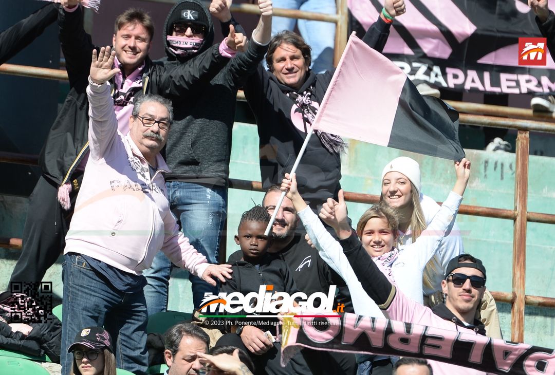FOTOTIFO Palermo-Frosinone 1-1, i tifosi allo Stadio “Renzo Barbera” (Gallery) - immagine 69
