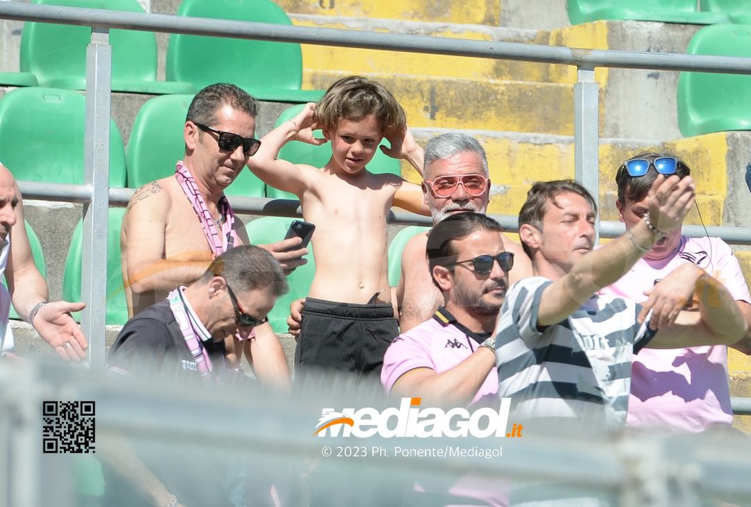 FOTOTIFO Palermo-Spal 2-1, gli scatti ai tifosi al “Renzo Barbera” (GALLERY) - immagine 77