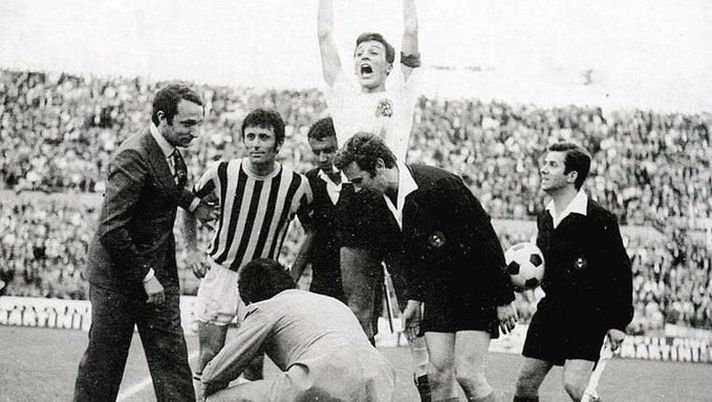 Vercelli, il derby della monetina: “Magia bianca” in onda per 24 ore 50 anni dopo Vercelli, il derby della monetina: “Magia bianca” in onda per 24 ore 50 anni dopo