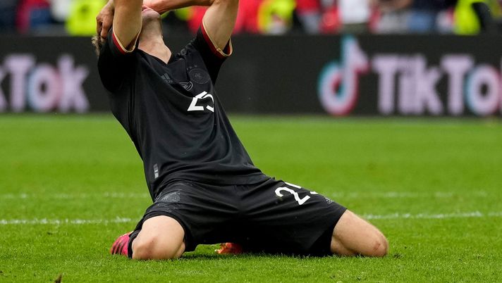 FOTO Inghilterra-Germania, Müller si scusa per l’errore: “Fa male da morire” 