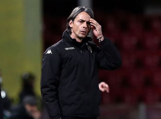  BENEVENTO, ITALY - JANUARY 22: Filippo Inzaghi, Head coach of Benevento reacts during the Serie A match between Benevento Calcio and Torino FC at Stadio Ciro Vigorito on January 22, 2021 in Benevento, Italy. (Photo by Francesco Pecoraro/Getty Images) 