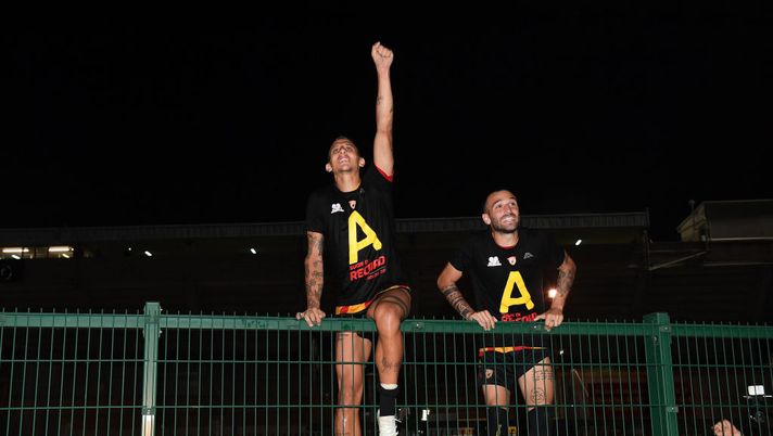 BENEVENTO, ITALY - JUNE 29: Riccardo Improta and Roberto Insigne of Benevento Calcio celebrate the victory of Serie B outside the Stadio Ciro Vigorito after the serie B match between Benevento Calcio and SS Juve Stabia at Stadio Ciro Vigorito on June 29, 2020 in Benevento, Italy. (Photo by Francesco Pecoraro/Getty Images for Lega Serie B) BENEVENTO, ITALY - JUNE 29: Riccardo Improta and Roberto Insigne of Benevento Calcio celebrate the victory of Serie B outside the Stadio Ciro Vigorito after the serie B match between Benevento Calcio and SS Juve Stabia at Stadio Ciro Vigorito on June 29, 2020 in Benevento, Italy. (Photo by Francesco Pecoraro/Getty Images for Lega Serie B)