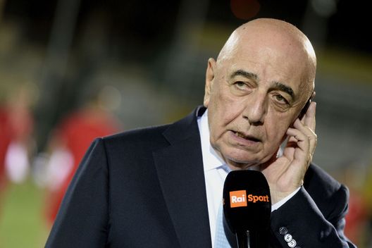 Galliani chiama Maldini e Boban per chiarire di non essere d'accordo con il figlio Nainggolan: “Se scelgo di giocare e guadagnare poco, c’è il Monza…”- immagine 2