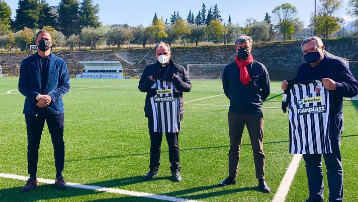 Ascoli, Sottil riceve la benedizione del vescovo. Poi arriva la multa per bestemmie 