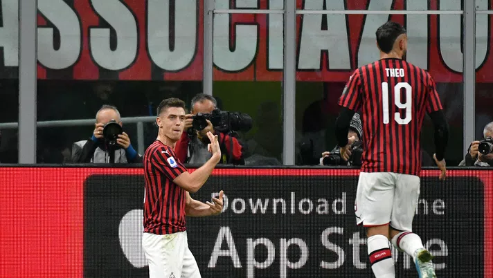 MILAN, ITALY - NOVEMBER 03: Krzysztof Piatek of AC Milan celebrate a frist goal during the Serie A match between AC Milan and SS Lazio at Stadio Giuseppe Meazza on November 3, 2019 in Milan, Italy.  (Photo by Marco Rosi/Getty Images)