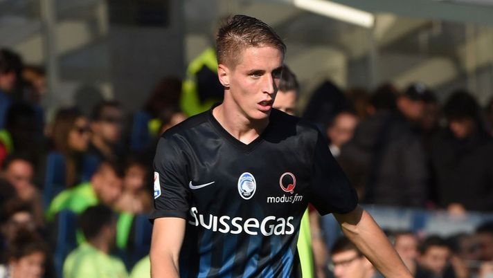 BERGAMO, ITALY - OCTOBER 30:  Andrea Conti of Atalanta BC in action during the Serie A match between Atalanta BC and Genoa CFC at Stadio Atleti Azzurri d'Italia on October 30, 2016 in Bergamo, Italy.  (Photo by Pier Marco Tacca/Getty Images) 
