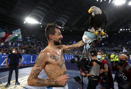 ROME, ITALY - SEPTEMBER 26: Francesco Acerbi of Lazio celebrates following the Serie A match between SS Lazio and AS Roma at Stadio Olimpico on September 26, 2021 in Rome, Italy. (Photo by Paolo Bruno/Getty Images) ROME, ITALY - SEPTEMBER 26: Francesco Acerbi of Lazio celebrates following the Serie A match between SS Lazio and AS Roma at Stadio Olimpico on September 26, 2021 in Rome, Italy. (Photo by Paolo Bruno/Getty Images)