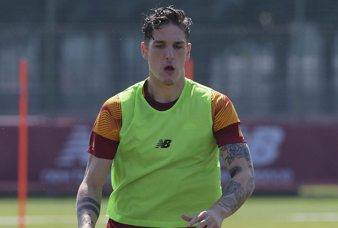 La Roma si allena sotto il sole di Trigoria. Zalewski torna in gruppo – FOTO GALLERY - immagine 17