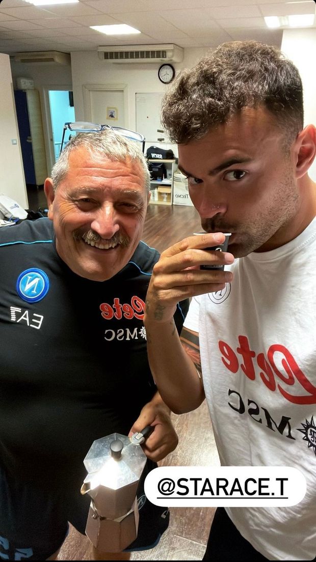 FOTO Sorrisi e caffé: Petagna in compagnia di Starace- immagine 2