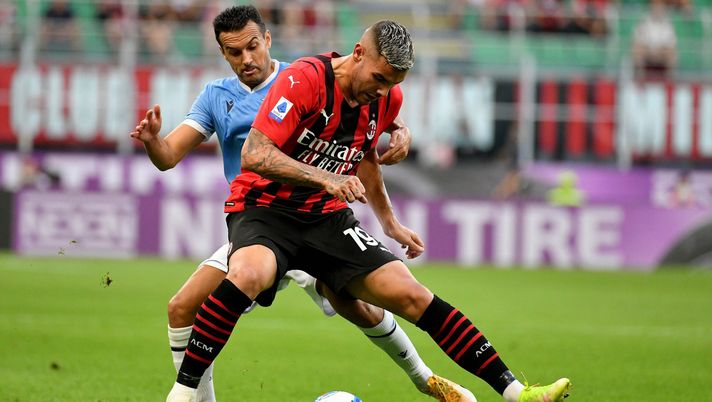Theo Hernandez e Pedro Rodriguez in un'azione durante Milan-Lazio (Getty Images)