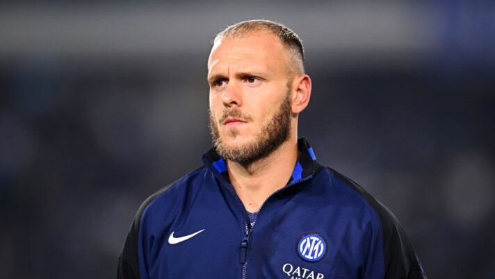 EMPOLI, ITALY - OCTOBER 30: Federico Dimarco of FC Internazionale lines up prior to the Serie match between Empoli and Inter at Stadio Carlo Castellani on October 30, 2024 in Empoli, Italy. (Photo by Mattia Ozbot - Inter/Inter via Getty Images) DAI CAMPI – Dimarco, Pellegrini, Tavares, Pessina, Tengstedt, Theo, Neres, Fazzini, Sohm: le novità - immagine 1