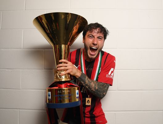 Davide Calabria (difensore AC Milan) ha vinto uno Scudetto con i rossoneri | Milan News (Getty Images) Davide Calabria AC Milan