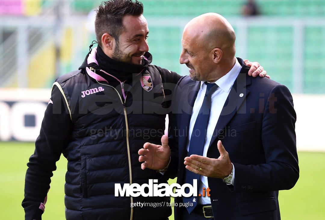  PALERMO, ITALY - NOVEMBER 30:  Headcoache Domenico Di Carlo (R) of Spezia speaks with Head Coach  Roberto De Zerbi of Palermo during the TIM Cup A match betweenUS Citta di Palermo and AC Spezia at Stadio Renzo Barbera on November 30, 2016 in Palermo, Italy.  (Photo by Tullio M. Puglia/Getty Images) 