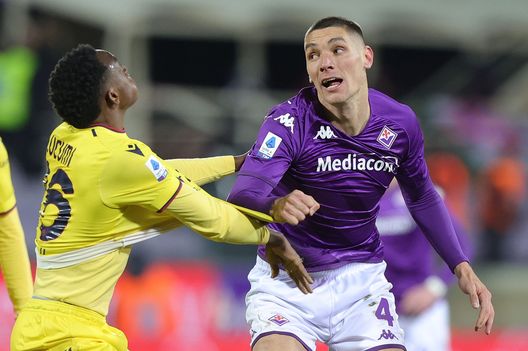FLORENCE, ITALY - FEBRUARY 05: Nikola Milenkovic of ACF Fiorentina reacts during the Serie A match between ACF Fiorentina and Bologna FC at Stadio Artemio Franchi on February 5, 2023 in Florence, Italy. (Photo by Gabriele Maltinti/Getty Images) Serbia, ecco i convocati: tanti “italiani”. La scelta su Jovic e Milenkovic- immagine 2